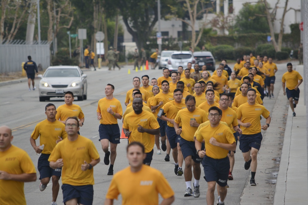 Navy Operational Support Center Los Angeles Reserve Sailors Perform Physical Readiness Test