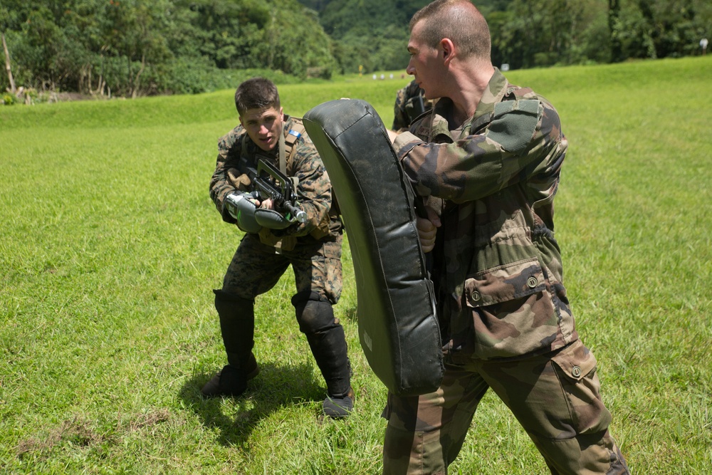 Koa Moana Trains with French Soldiers