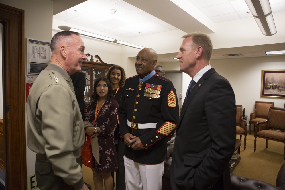 Sgt.Maj. Canley Meets with Gen. Dunford