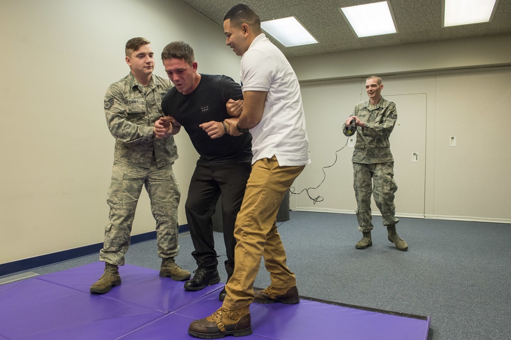 DVIDS Images JBER defenders conduct taser training [Image 6 of 7]