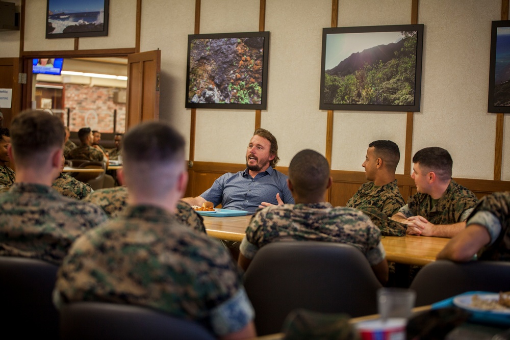 DVIDS - Images - Dakota Meyer visits MCBH [Image 5 of 6]