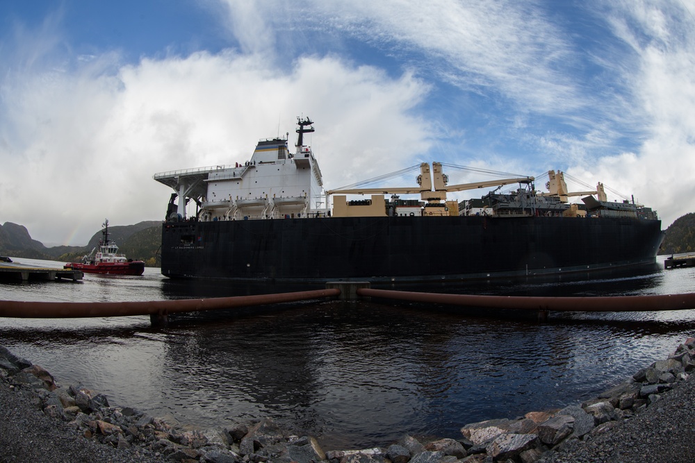 U.S. Marines and Norwegian Service Members Unload USNS 1st Lt. Baldomero Lopez