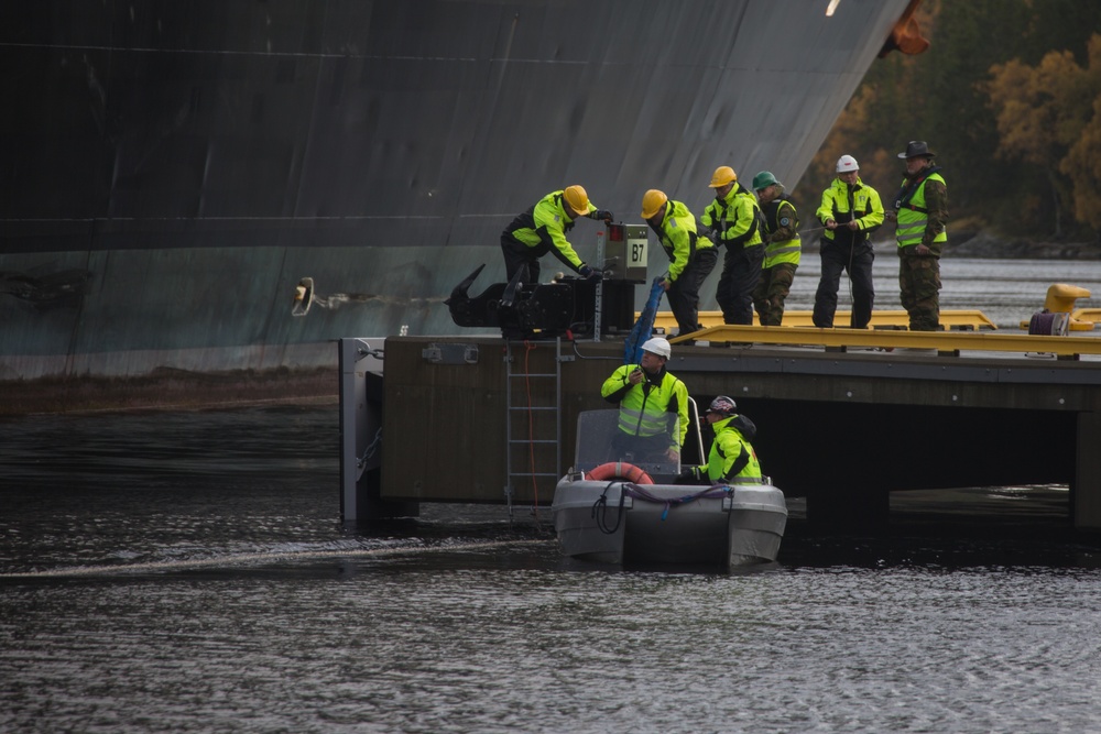 U.S. Marines and Norwegian Service Members Unload USNS 1st Lt. Baldomero Lopez