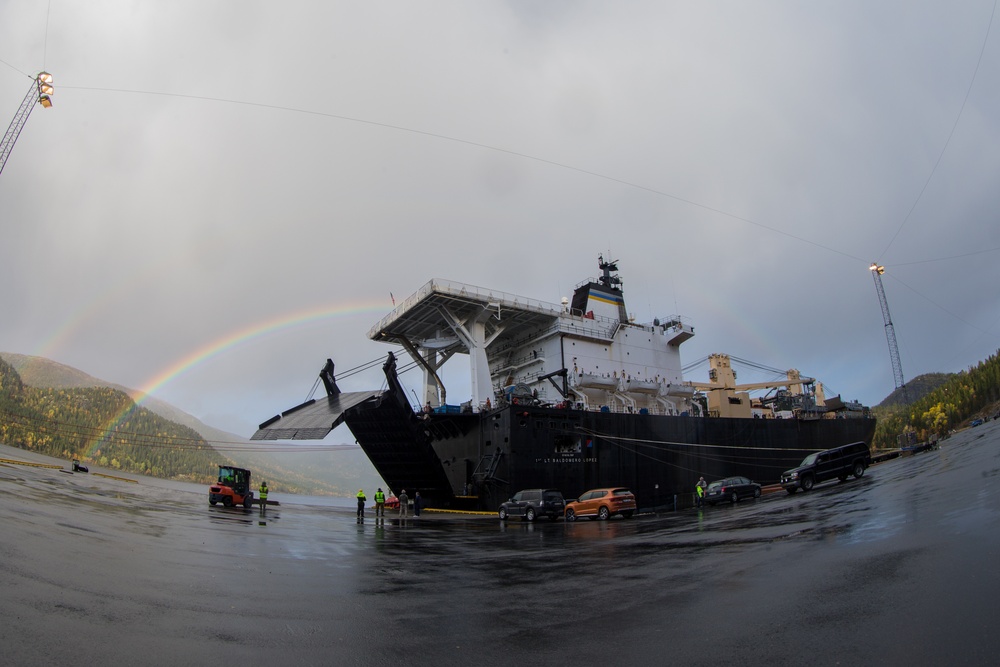 U.S. Marines and Norwegian Service Members Unload USNS 1st Lt. Baldomero Lopez