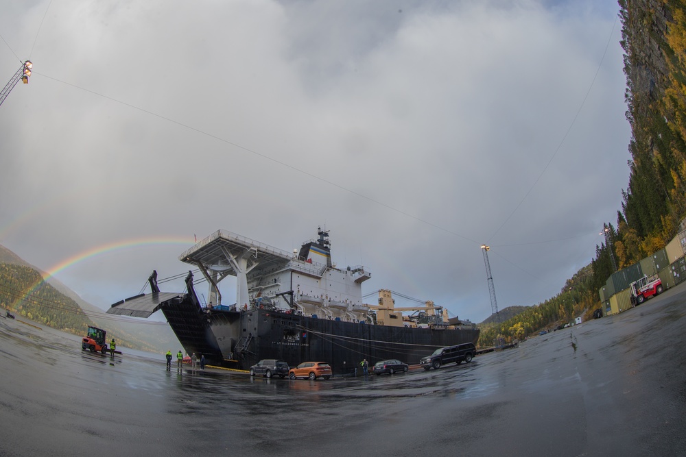 U.S. Marines and Norwegian Service Members Unload USNS 1st Lt. Baldomero Lopez