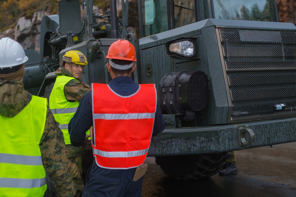 U.S. Marines and Norwegian Service Members Unload USNS 1st Lt. Baldomero Lopez