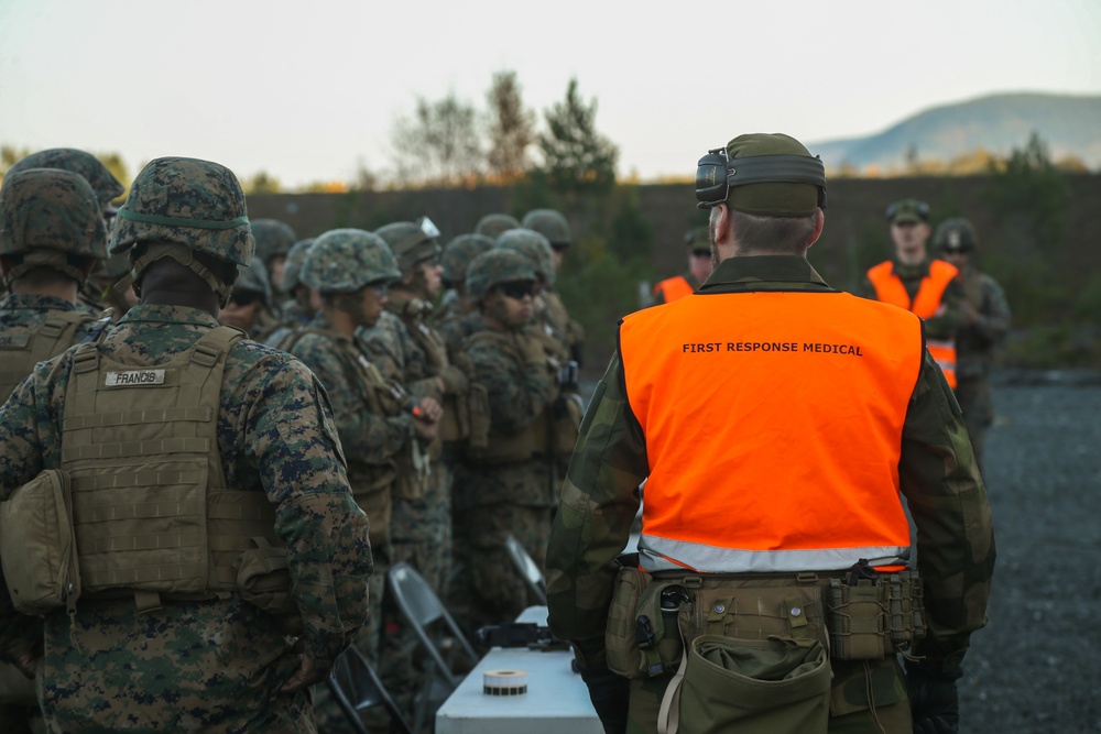Norwegian Home Guard trains U.S. Marines on Weapons