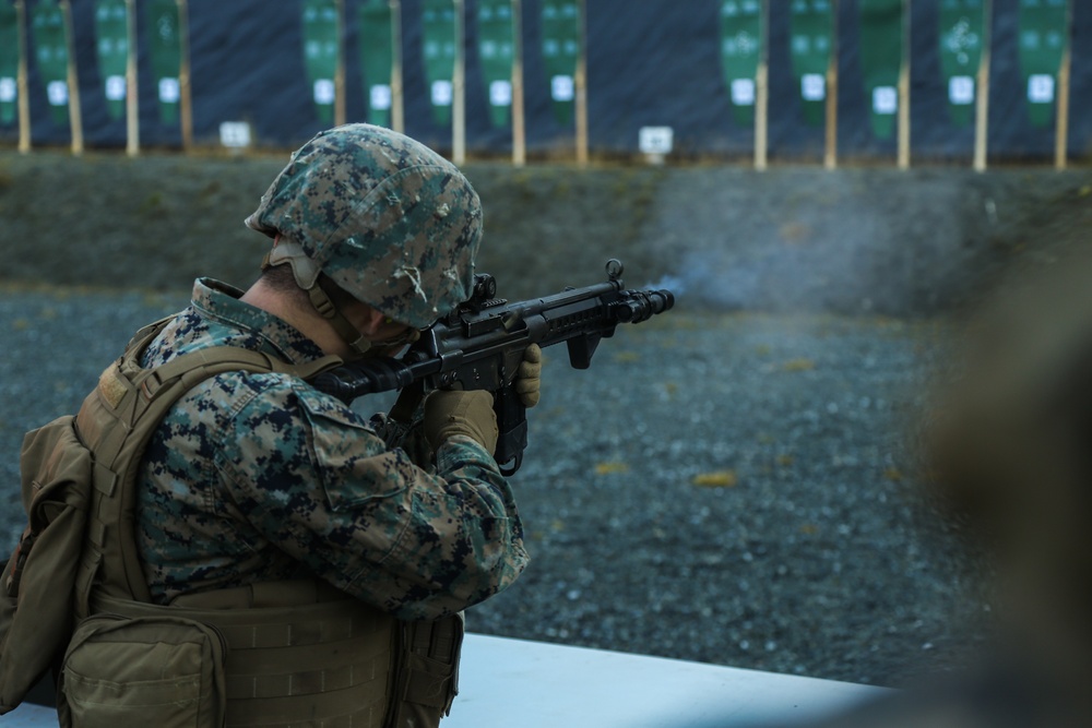 Norwegian Home Guard trains U.S. Marines on Weapons