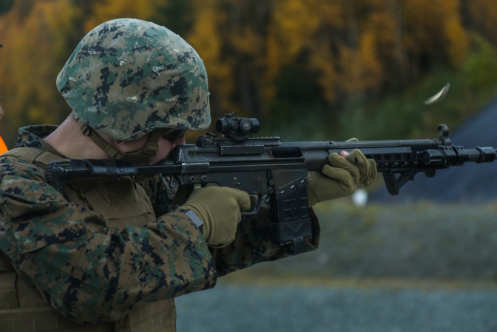 Norwegian Home Guard trains U.S. Marines on Weapons