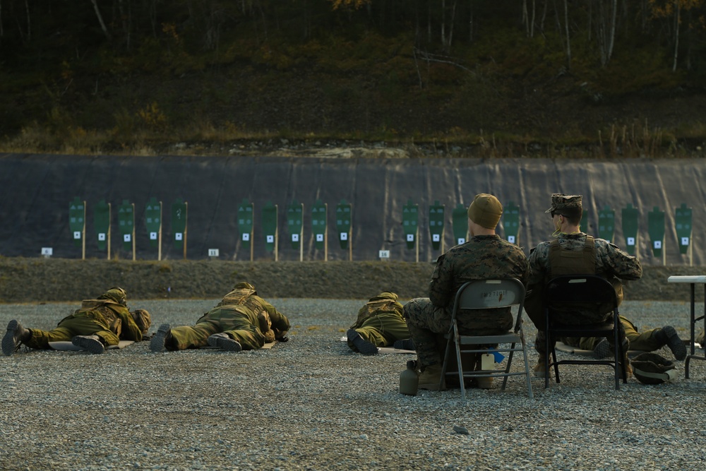 Norwegian Home Guard trains U.S. Marines on Weapons