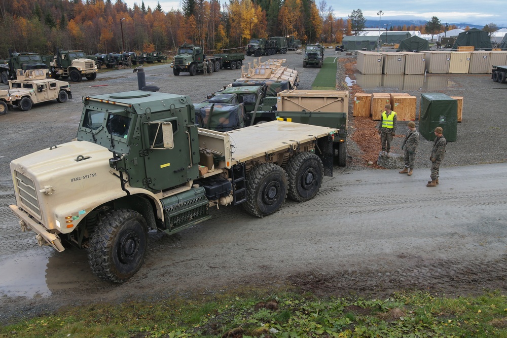 2nd Marine Logistics Group-Forward Marines Receive Equipment