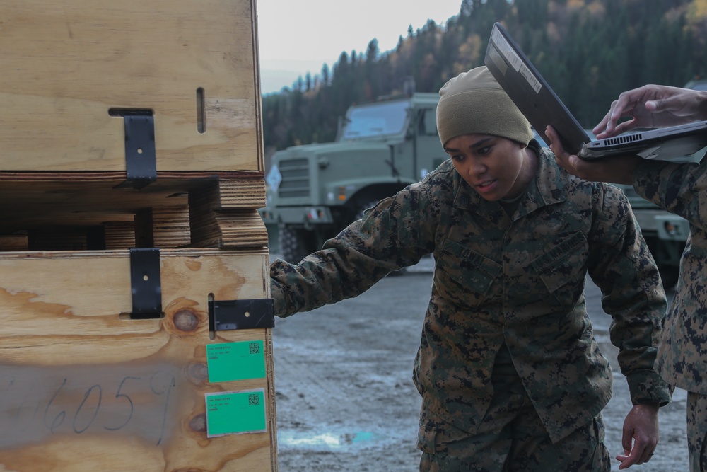 2nd Marine Logistics Group-Forward Marines Receive Equipment