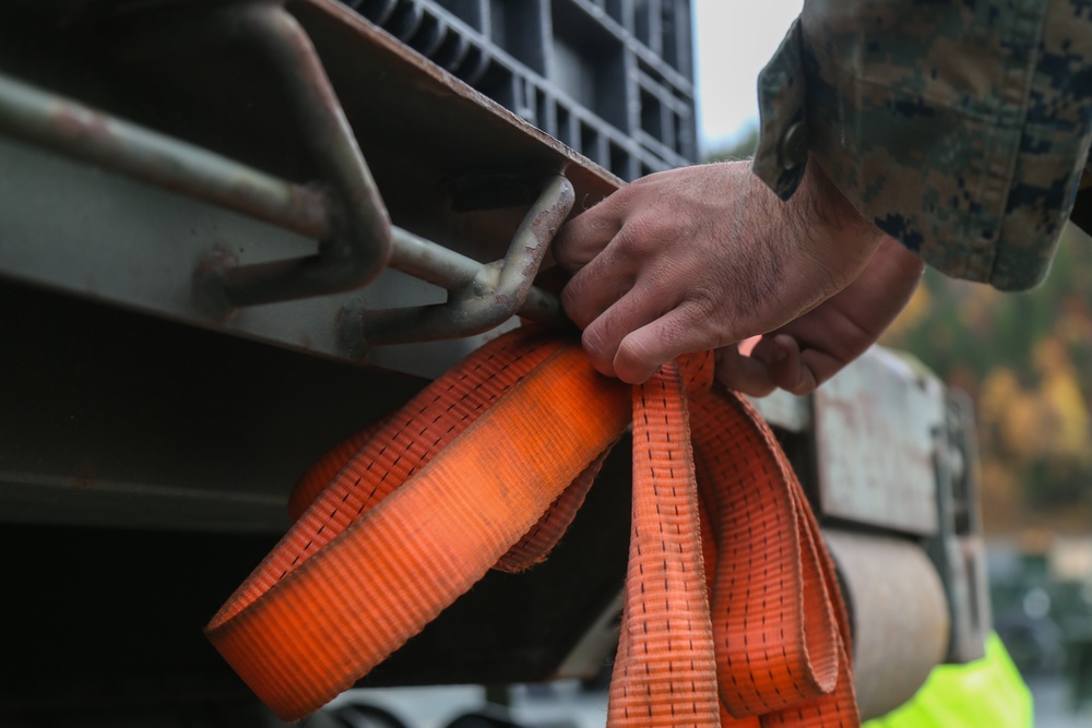 2nd Marine Logistics Group-Forward Marines Receive Equipment