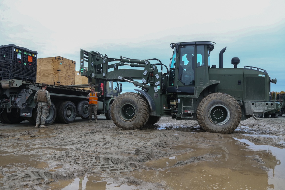 2nd Marine Logistics Group-Forward Marines Receive Equipment