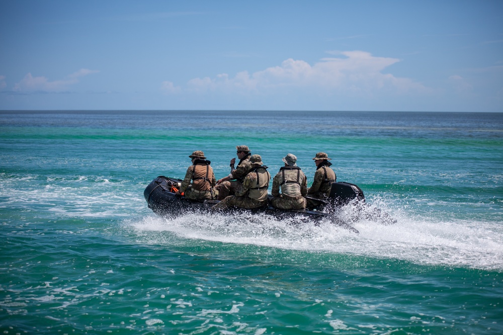 Soldiers Attend the U.S. Army Special Forces Combat Diver Qualification Course