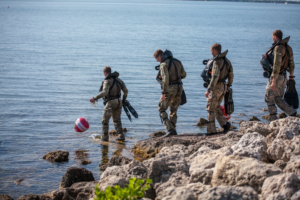Soldiers Attend the U.S. Army Special Forces Combat Diver Qualification Course