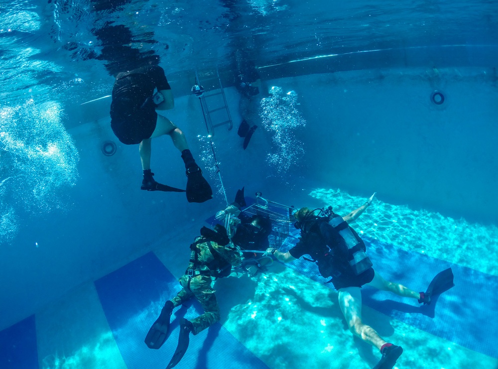 Soldiers Attend the U.S. Army Special Forces Combat Diver Qualification Course