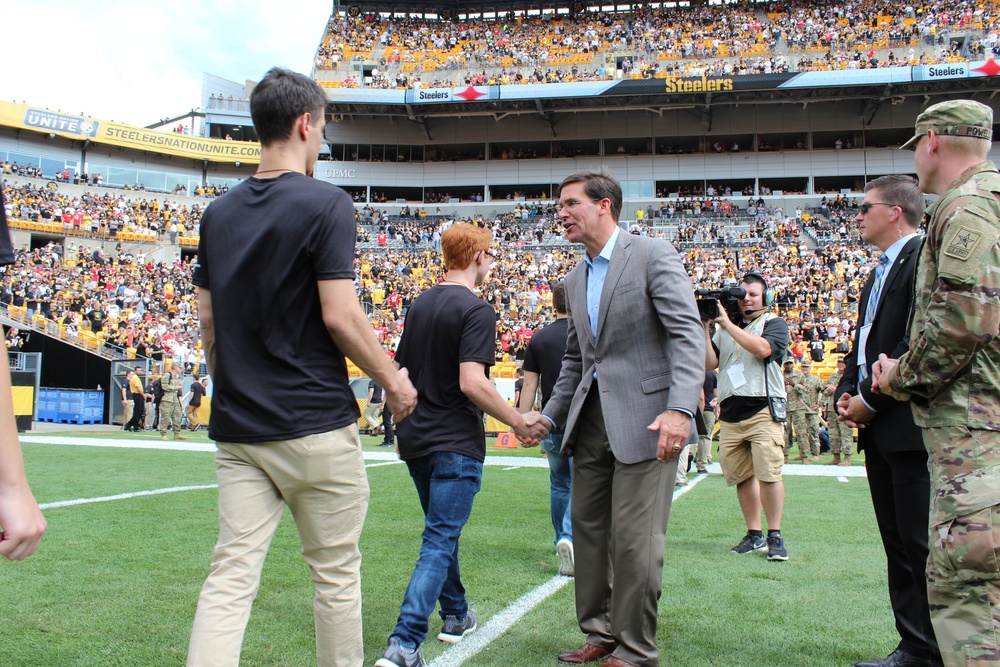 SECARMY gives the Oath at mass enlistment ceremony at Steelers game