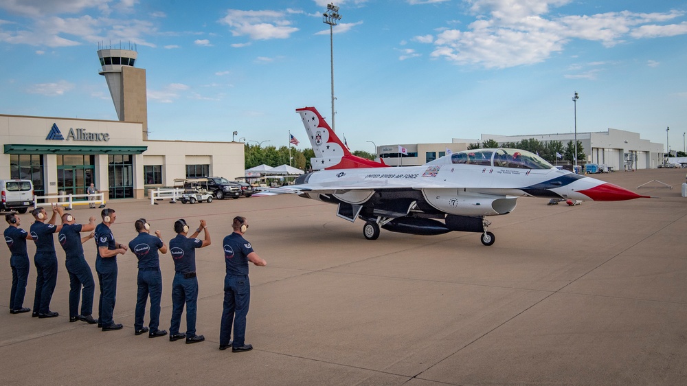 DVIDS Images U.S. Air Force Thunderbirds perform at the Fort Worth