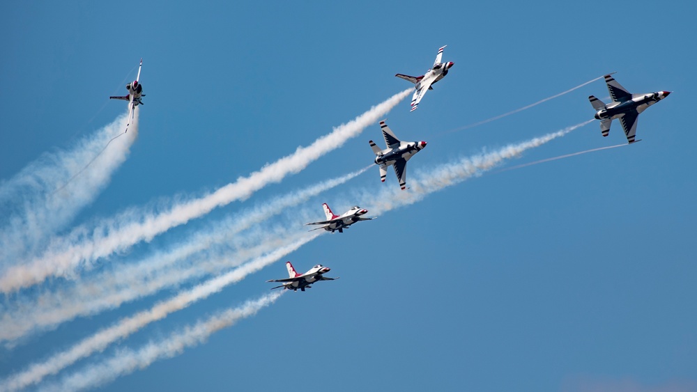 U.S. Air Force Thunderbirds perform at the Fort Worth Alliance Air Show