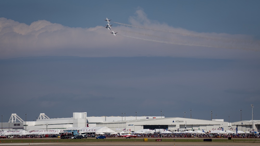 U.S. Air Force Thunderbirds perform at the Fort Worth Alliance Air Show