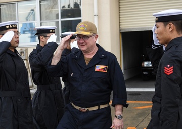 Submarine Group 7 embarks JMSDF submarine, reinforcing submarine force alliances in the Pacific