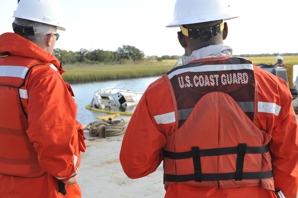 Coast Guard, North Carolina Wildlife Resources Commission supervise pollution-mitigation in New Hanover County, N.C.