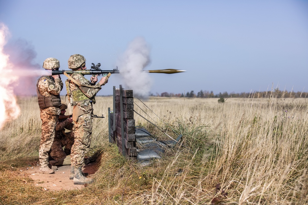 Soldiers from the 278th ACR oversee new rotational unit in Ukraine.