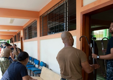 USNS Comfort Begins Medical Site Set-up in Ecuador