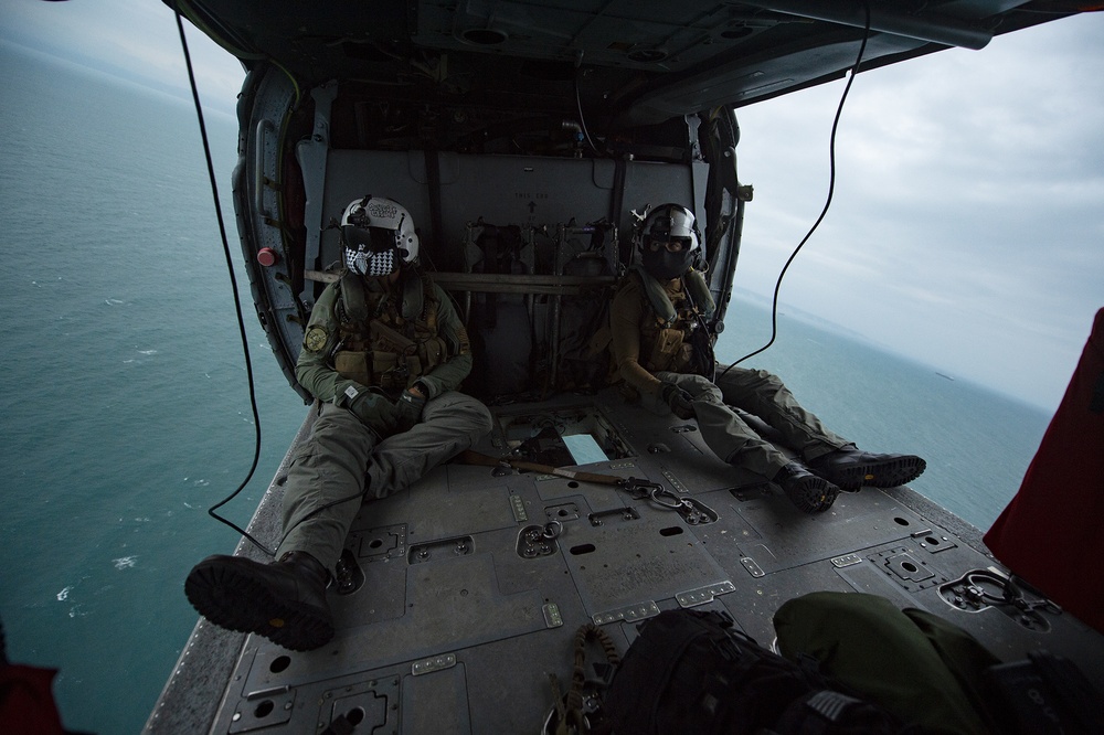 Helicopter Sea Combat Squadron (HSC) 22 Conducts Vertical Replenishment Operations
