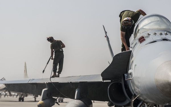 F/A-18 Cleaning
