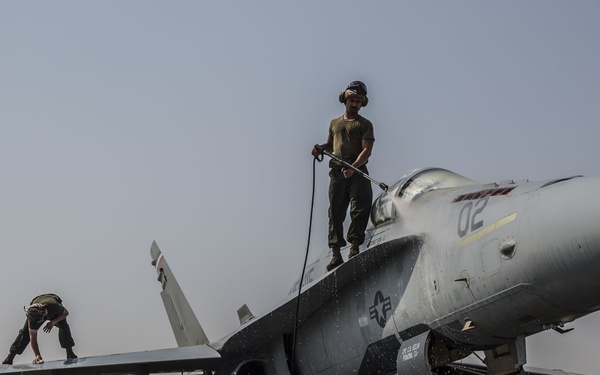 F/A-18 Cleaning