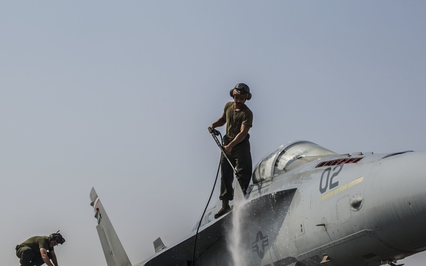 F/A-18 Cleaning