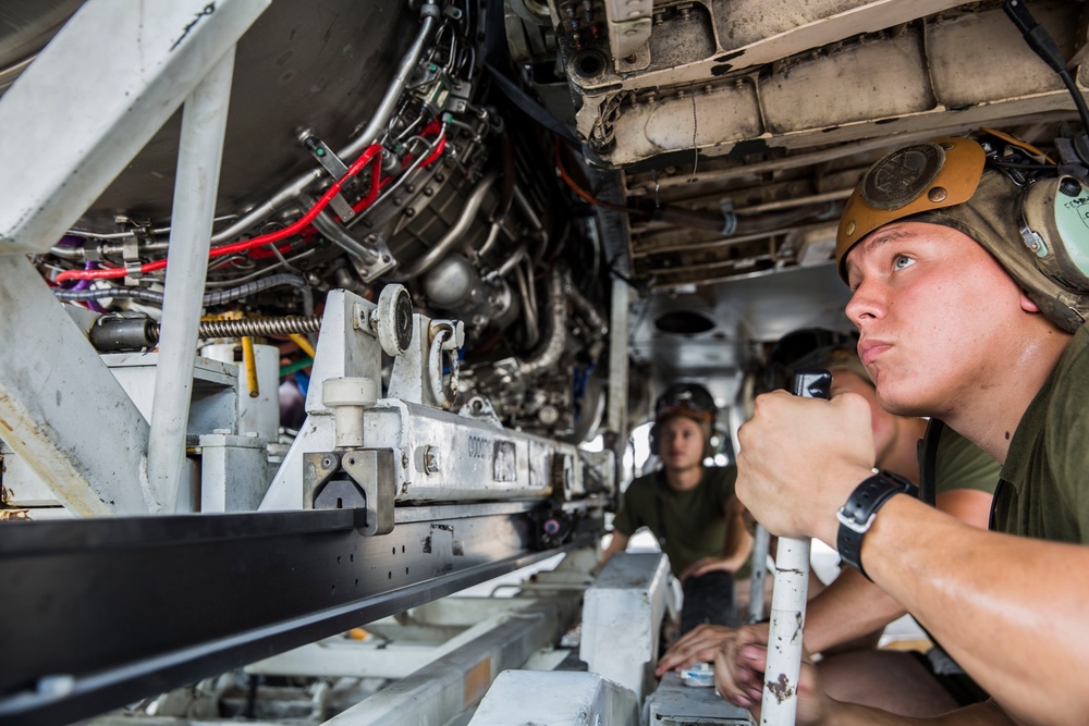 F/A-18 Engine Install