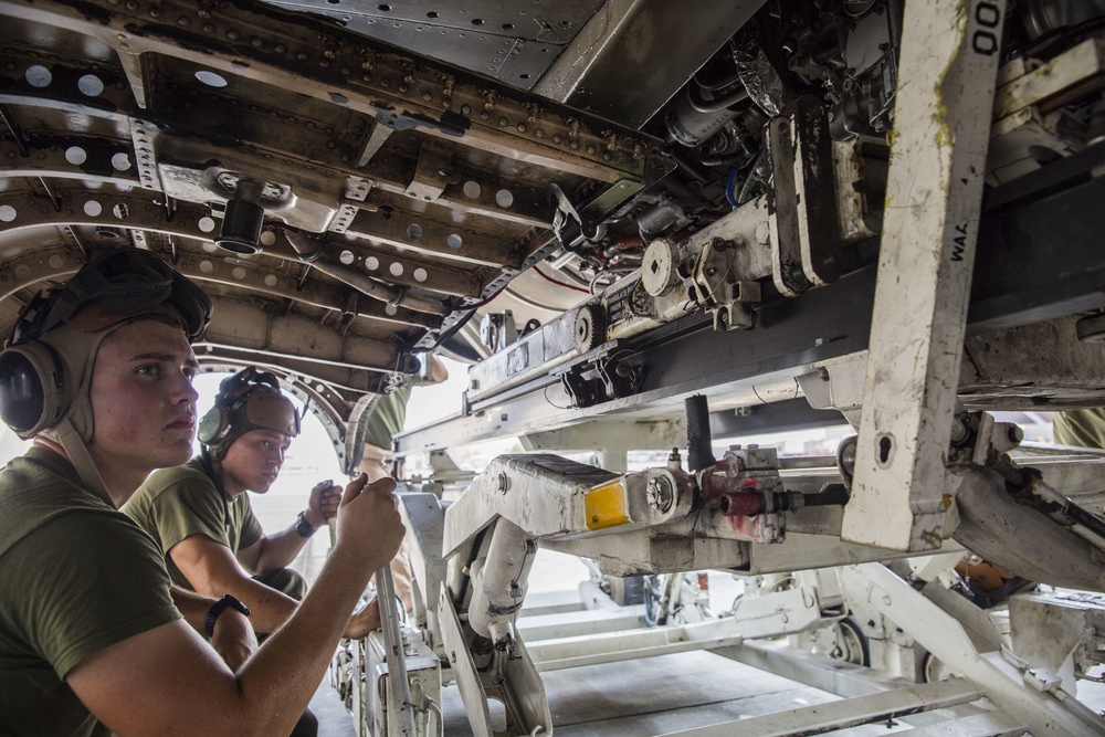 F/A-18 Engine Install