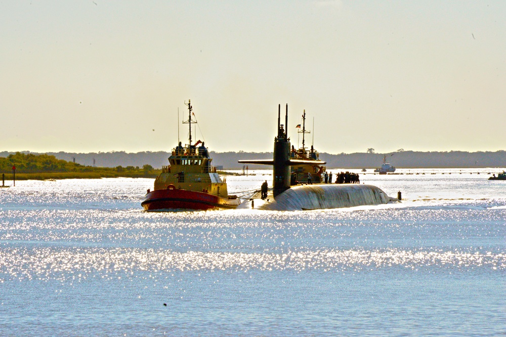 USS Tennessee (SSBN 734) (Blue) Returns to Naval Submarine Base Kings Bay