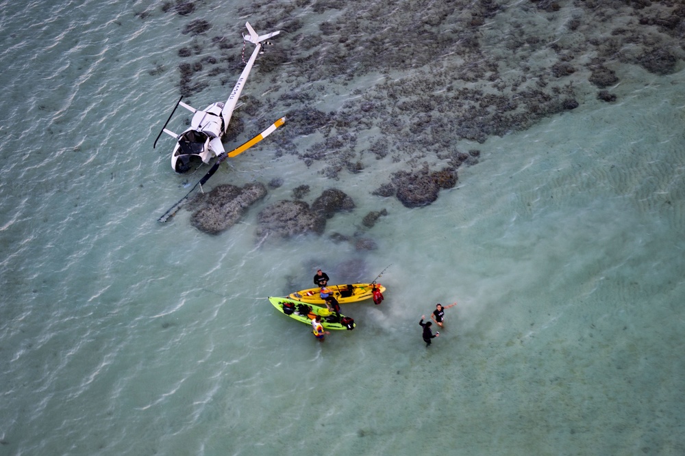 HMH-463 Supports Downed Aircraft in Kaneohe Bay