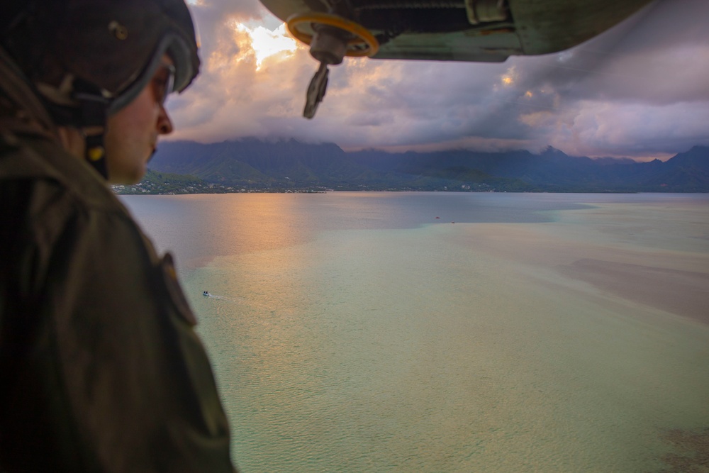 HMH-463 Supports Downed Aircraft in Kaneohe Bay