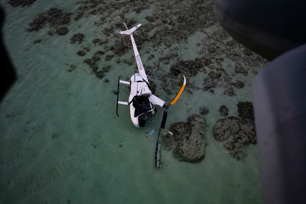 HMH-463 Supports Downed Aircraft in Kaneohe Bay