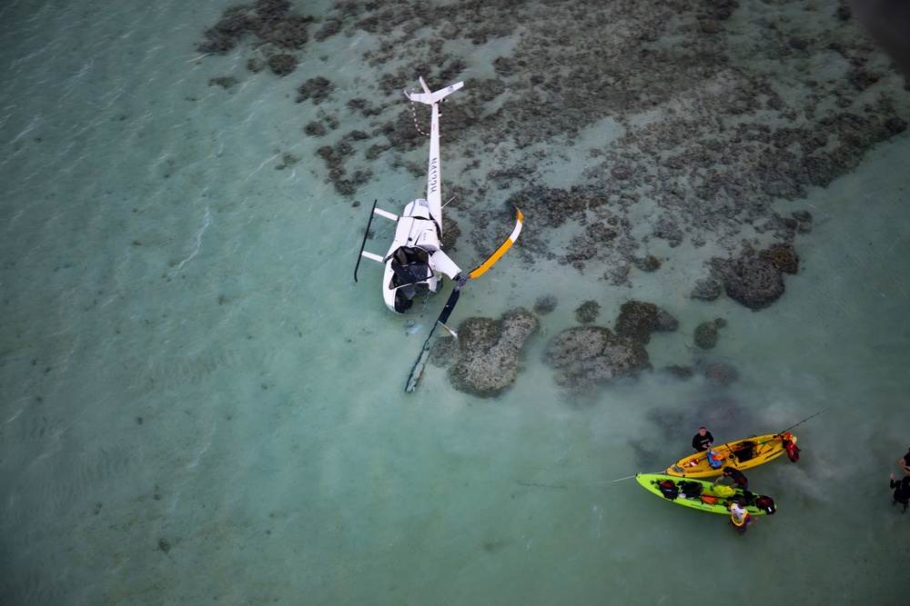 HMH-463 Supports Downed Aircraft in Kaneohe Bay