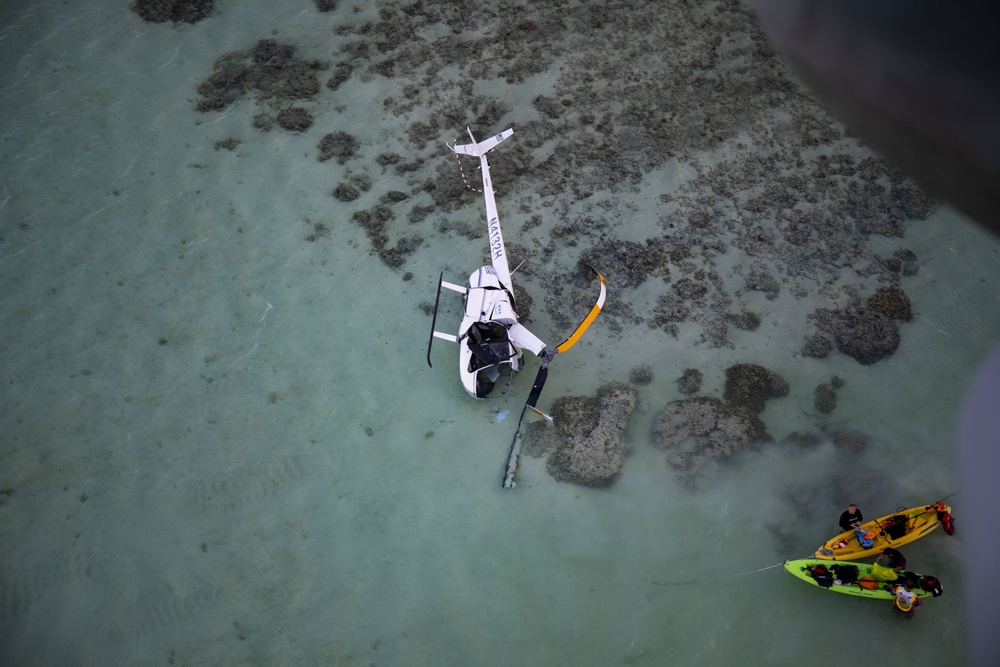 HMH-463 Supports Downed Aircraft in Kaneohe Bay