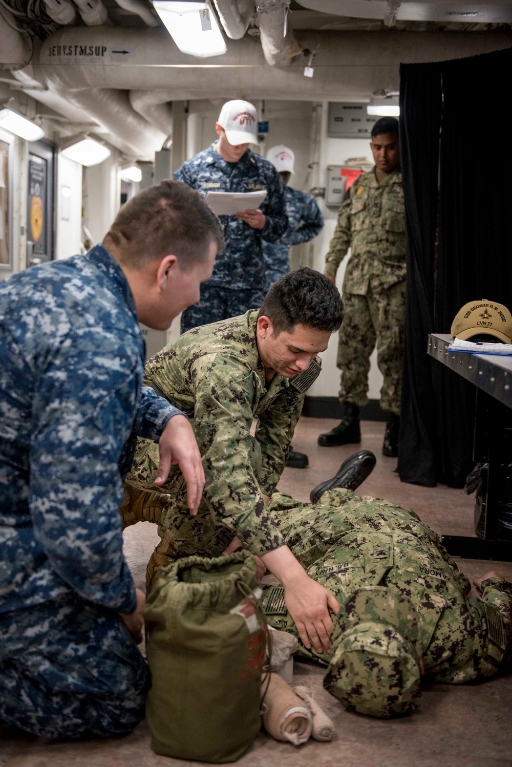 Sailors Treat Simulated Wounds
