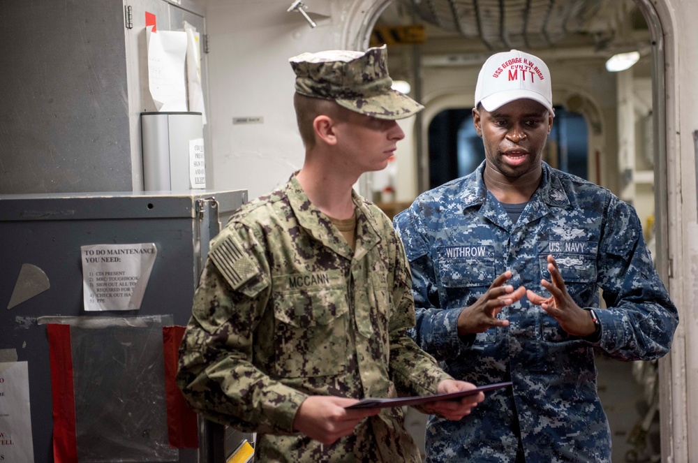 Sailors Treat Simulated Wounds