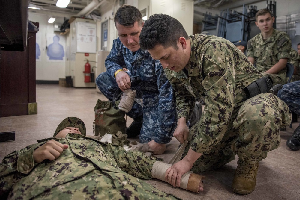 Sailors Treat Simulated Wounds