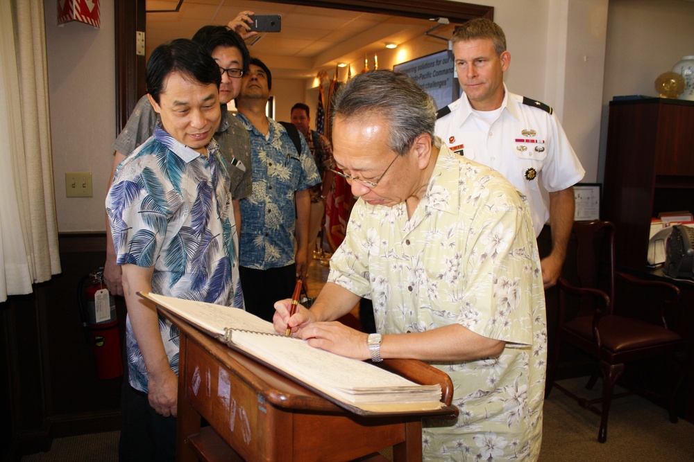 Japan Ministry of Defense leader signs guest book ahead of office call with Pacific Ocean Division leaders