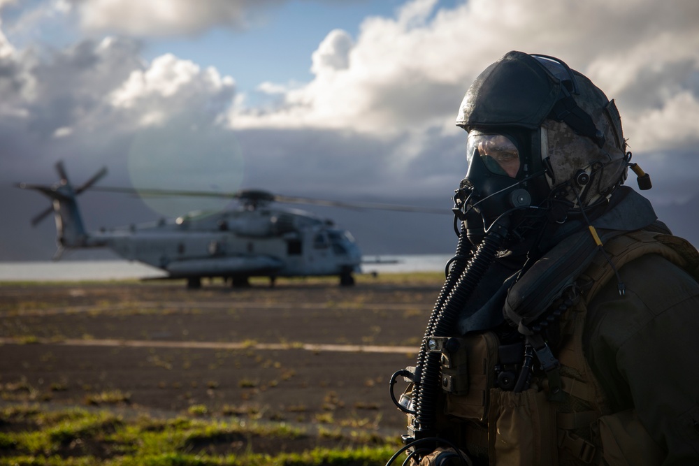 CLB-3 hooks up, HMH-463 takes off