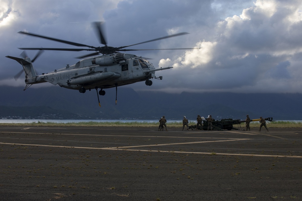 CLB-3 hooks up, HMH-463 takes off