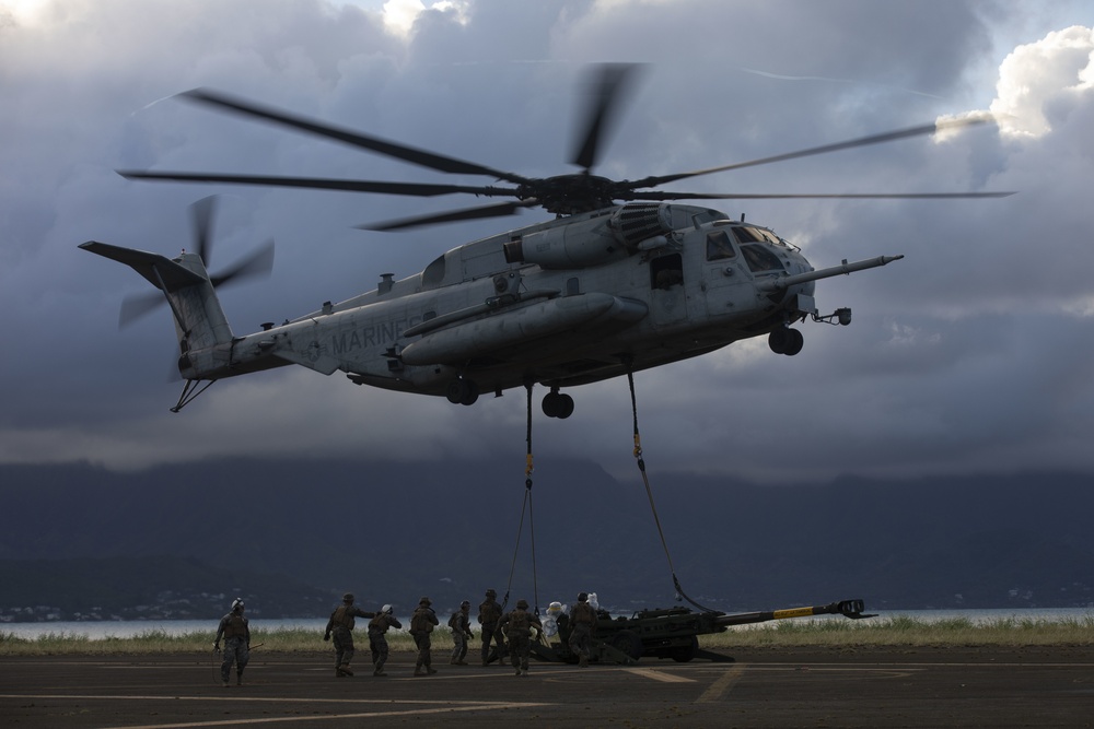 CLB-3 hooks up, HMH-463 takes off