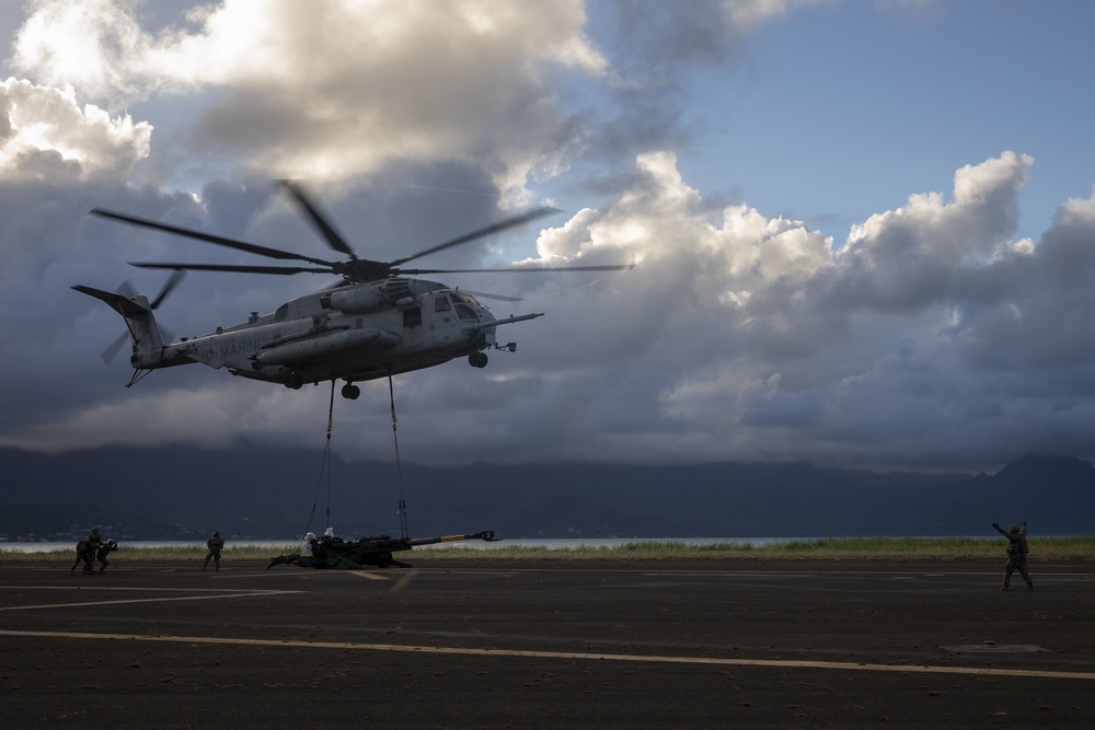 CLB-3 hooks up, HMH-463 takes off