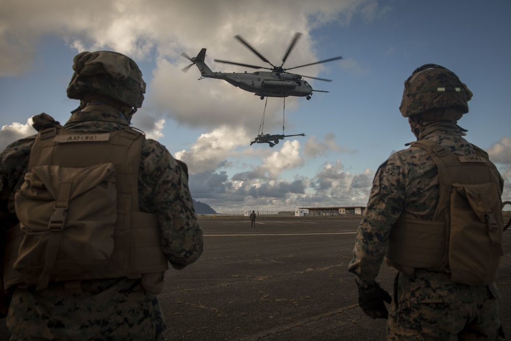 CLB-3 hooks up, HMH-463 takes off